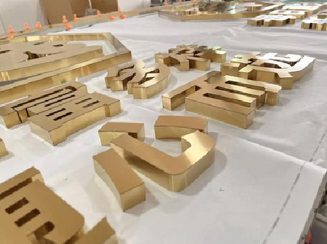 耿马拉丝不锈钢字的特点。